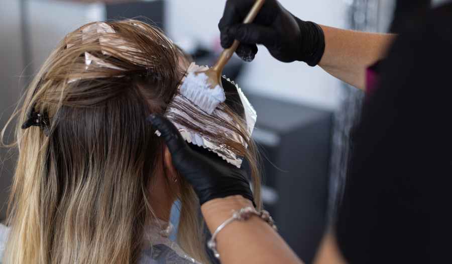 白髪染め依存から抜け出したい!でも白髪は隠したい…